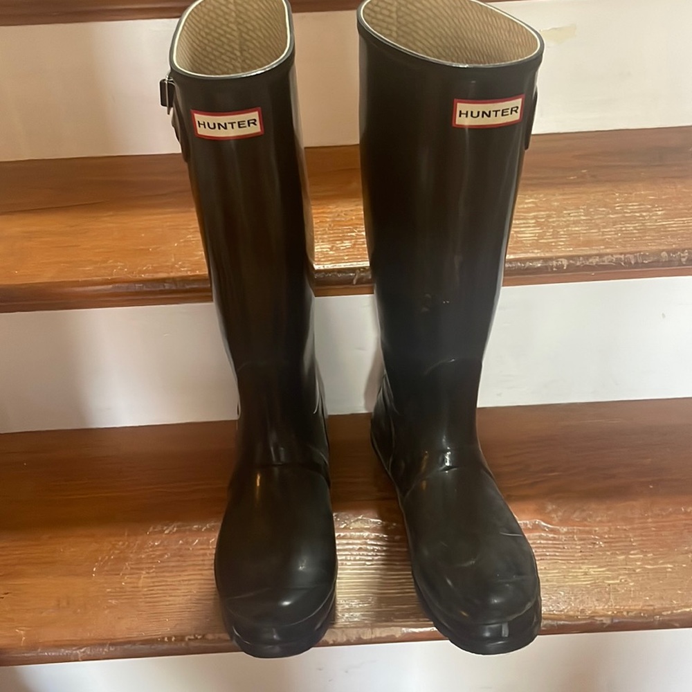 My feet have grown a half size up so these well-loved boots need a new home.